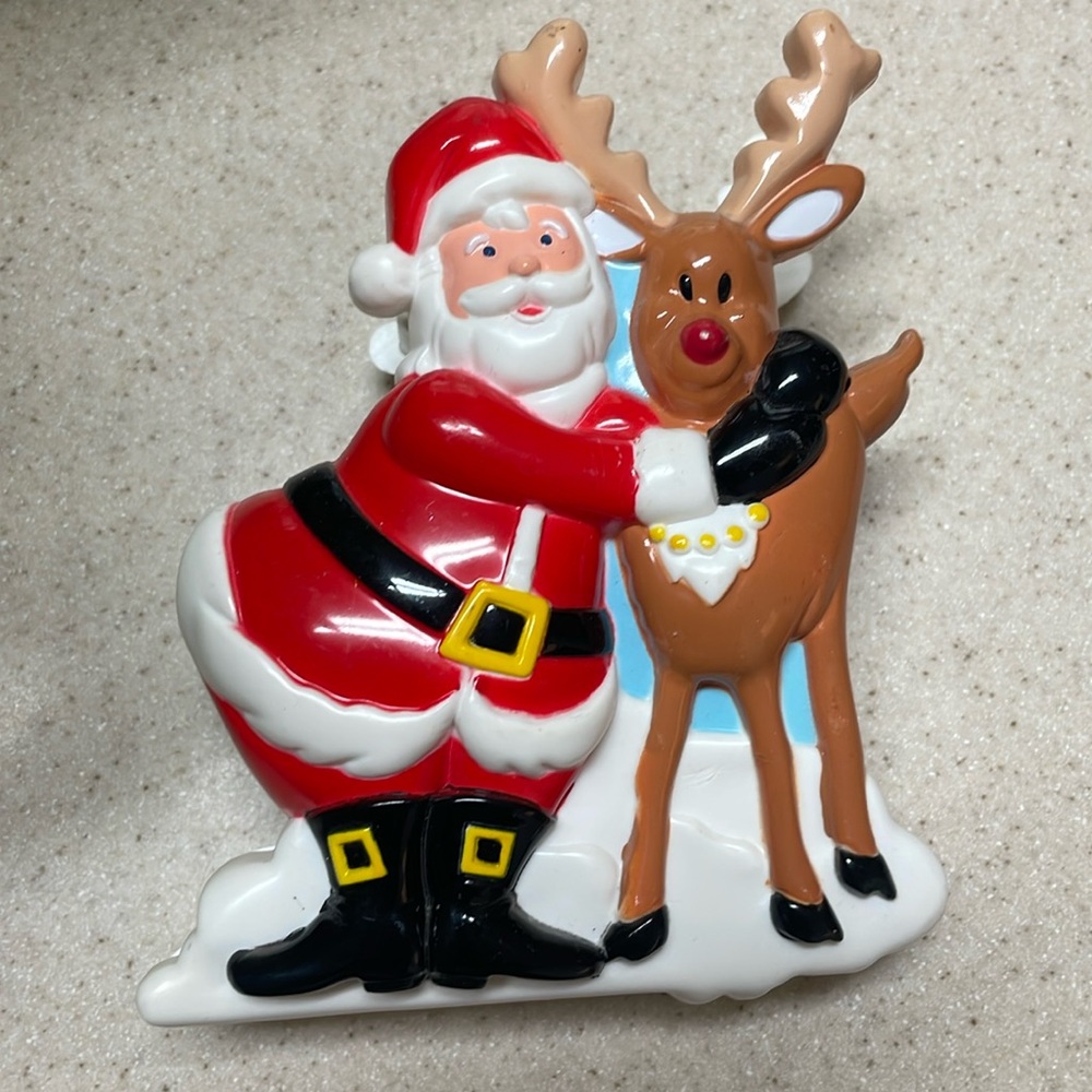 1997 ACME Singing Santa Claus Christmas Hugging Reindeer Magnetic Clip